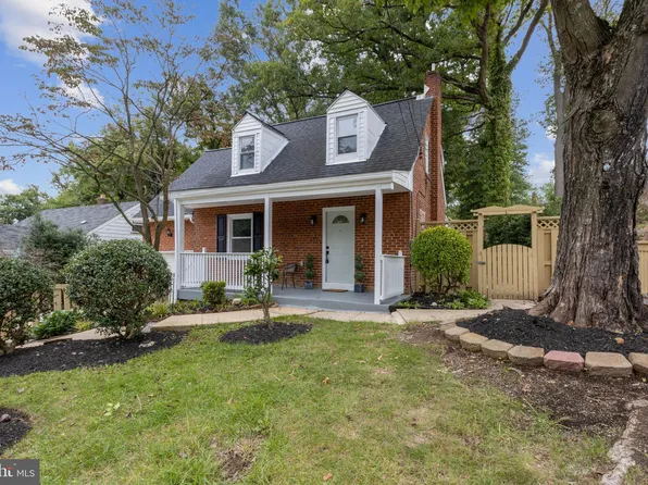 5610 Shawnee Dr, Oxon Hill, MD 20745