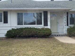 708 Robinwood Ln, Hopkins, MN 55305