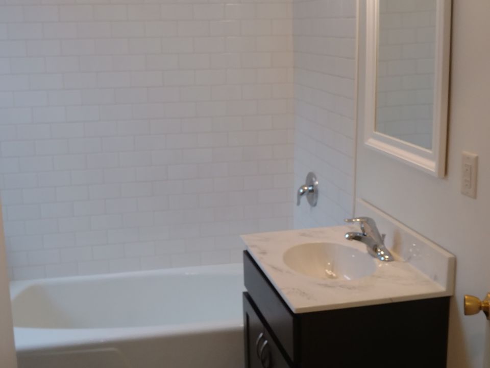 Bathroom Tub & Shower
