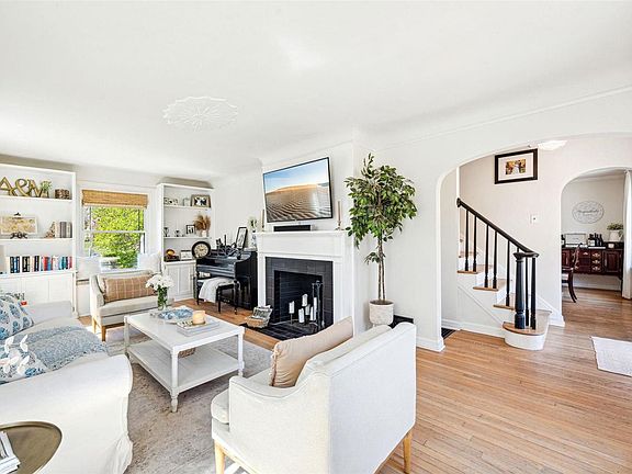 4th image of 933 Evans Ave