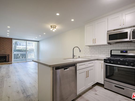 4th image of 22 Navy St APT 103