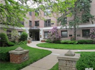 3 E Mill Dr APT 1B, Great Neck, NY 11021