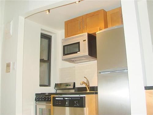 2nd image of 4 E 90th St
