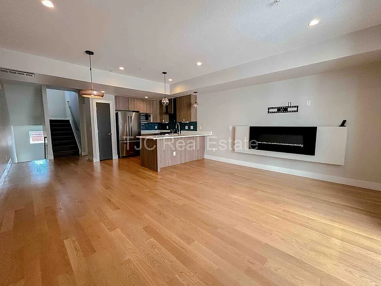 4919 Lowell Blvd — Photo 2