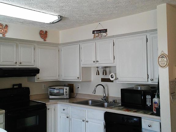 Spacious Kitchen