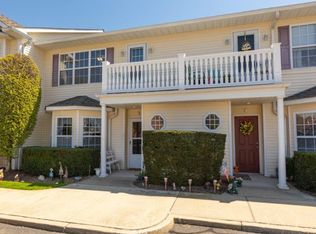 400 Flurry Ln #322, West Babylon, NY 11704
