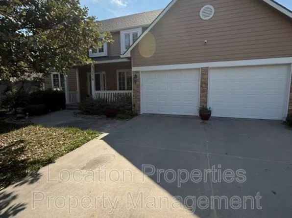 3215 Nottingham Ct, Lawrence, KS 66049