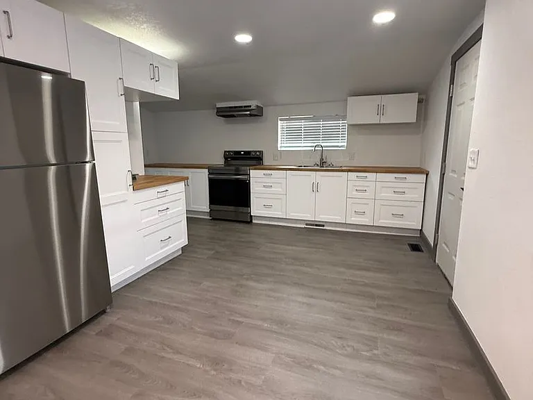 2551 S Main St — Photo 4