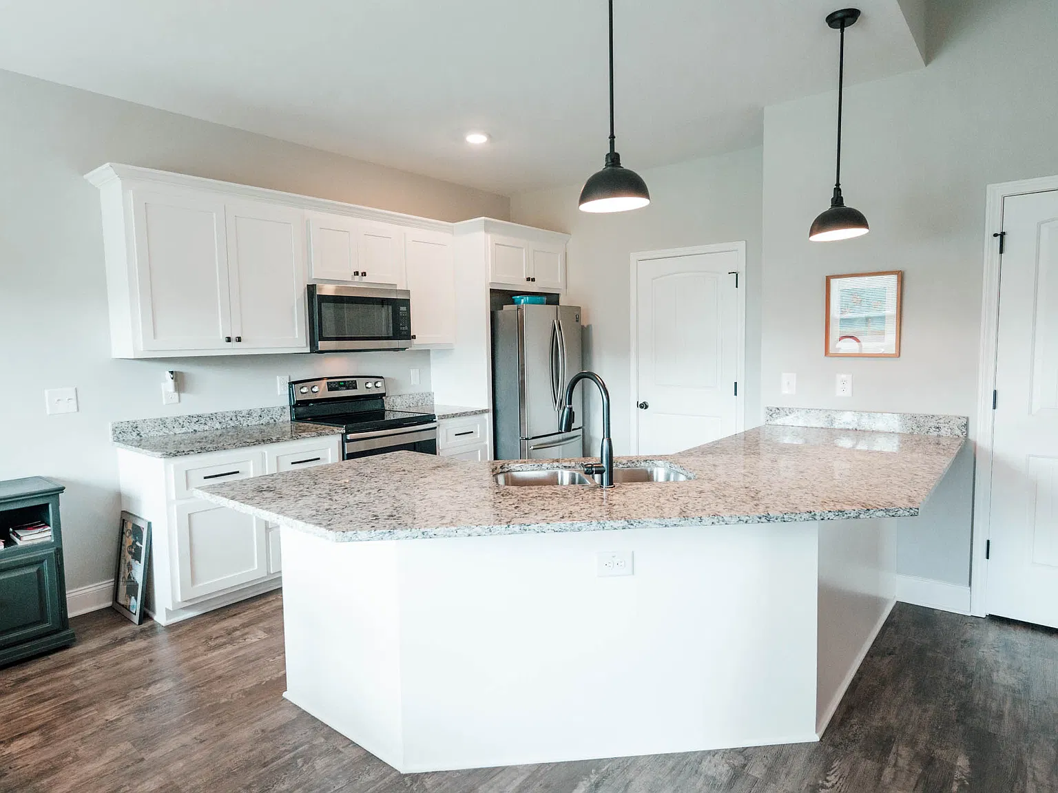 3 bed, 1650 sqft, $2,275 — Photo 3