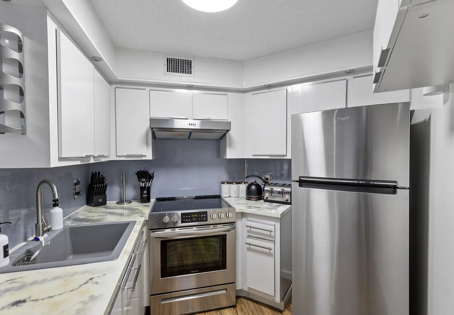 2 bed, 820 sqft, $1,650 — Photo 3
