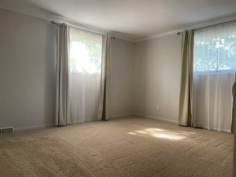 2560 Berwyck Rd SE — Photo 8