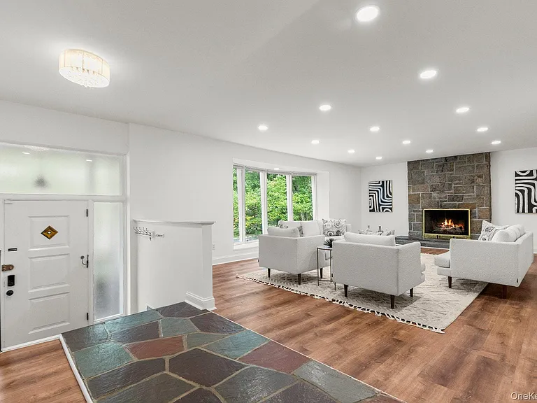1341 Pelhamdale Ave — Photo 7