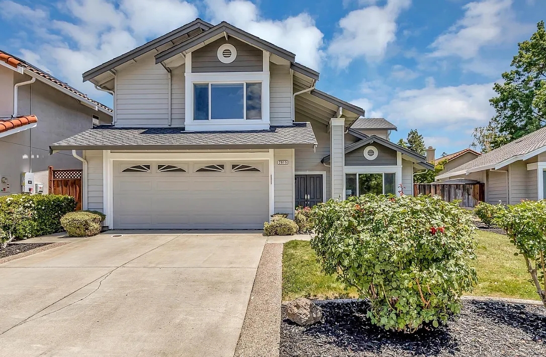 4 bed, 2.5 bath, 2084 sqft, $6,000 — Photo 1