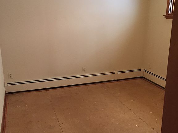 Bedroom 1 (10.6 x 11.6)