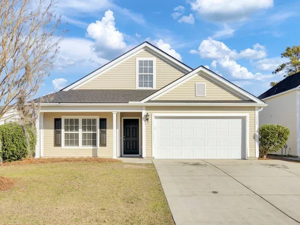 1112 Moss Grove Dr, Moncks Corner, SC 29461