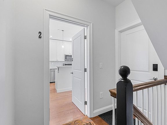 4th image of 318 Princeton St #201