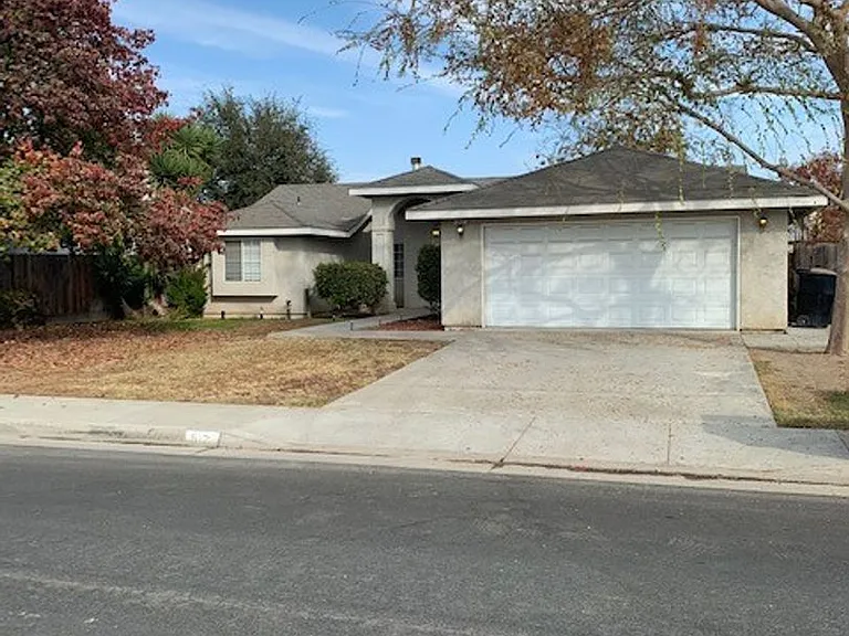 512 Windsor Dr — Photo 1