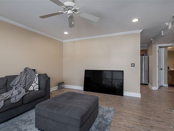 5th image of 210 15th St E APT 5