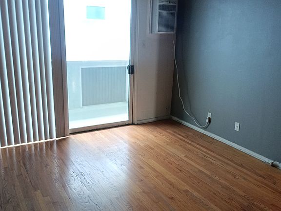 4th image of 1128 S Bedford St