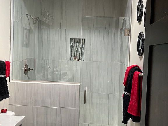 3rd image of 2821 W Jordon Ln