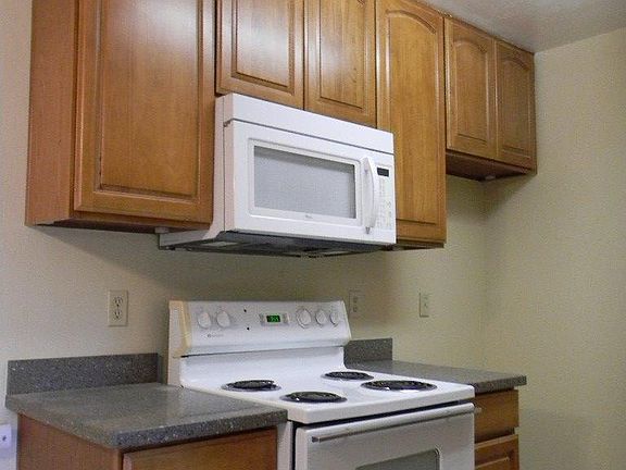 4th image of 423 Gregory Lane UNIT 28