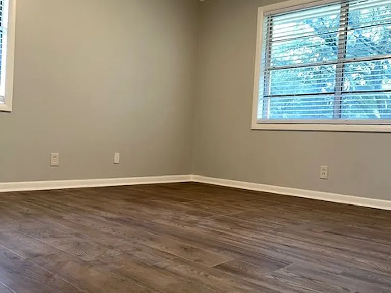 2524 W Hillsboro St — Photo 30