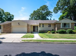 34 Sherbrook Rd, Newton, MA 02458