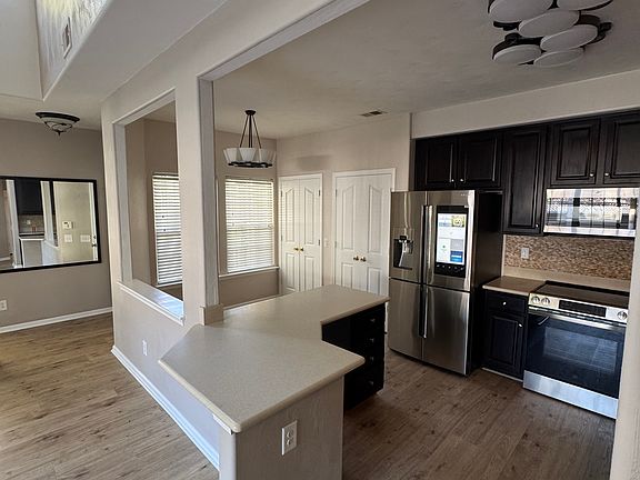 5th image of 134 Ellis Dr