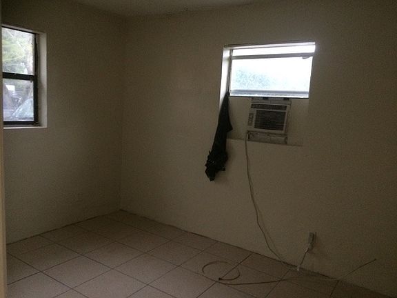 5th image of 1712 NW 8th Pl #1