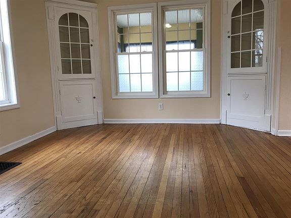 4th image of 107 Norwood Ave