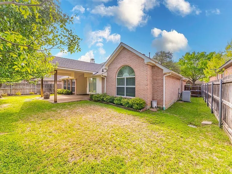 2231 Templeton Dr — Photo 21