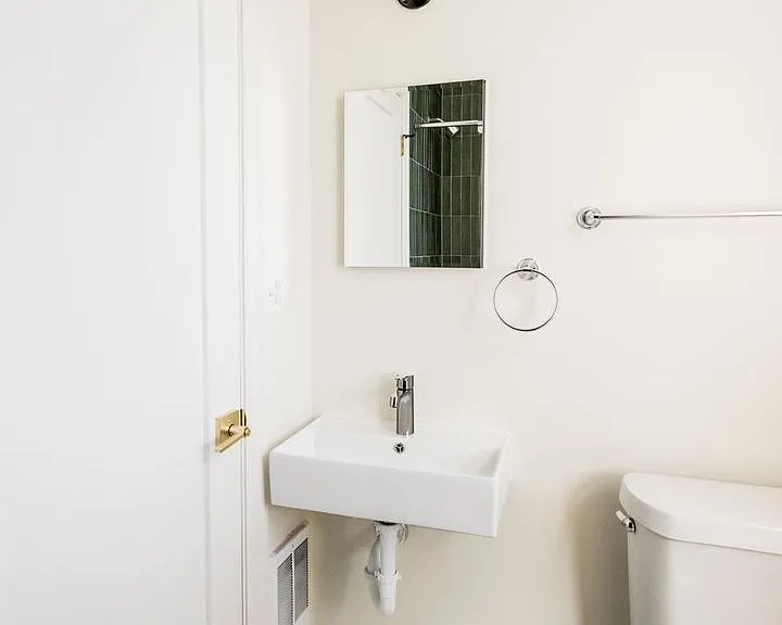 Sterling Apartments — Photo 18