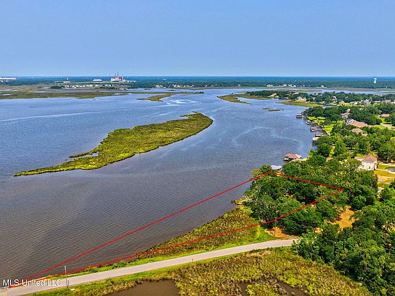 4th image of Causeway Dr