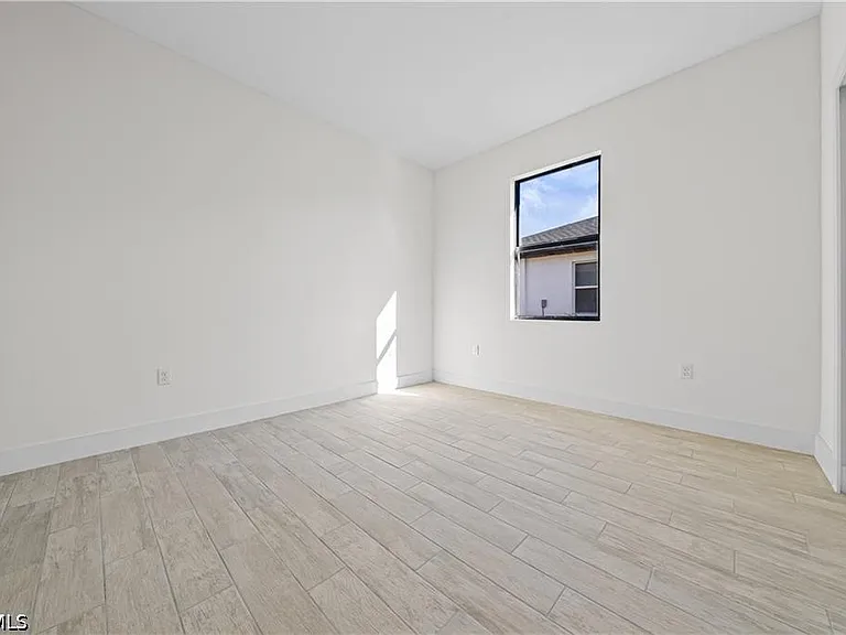 2222 Kenneth Ave S — Photo 8