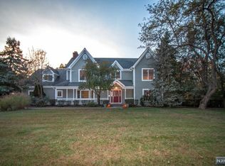 16 Rolling Ridge Rd, Upper Saddle River, NJ 07458