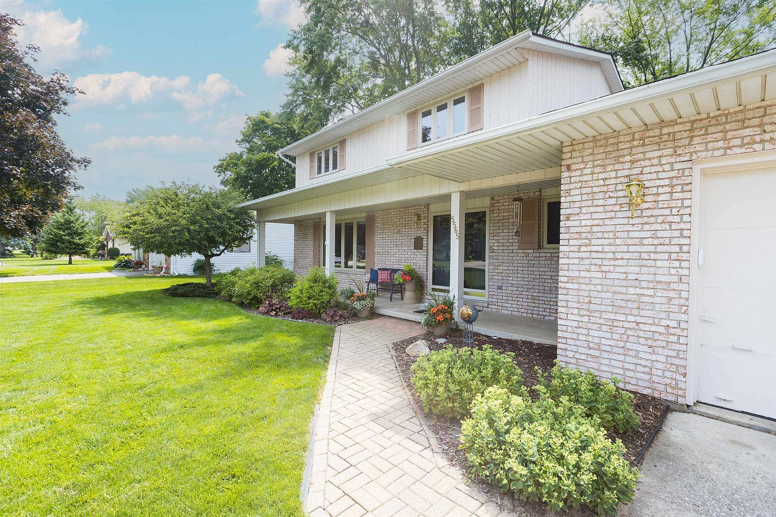 5565 Katherine Ct photo 1