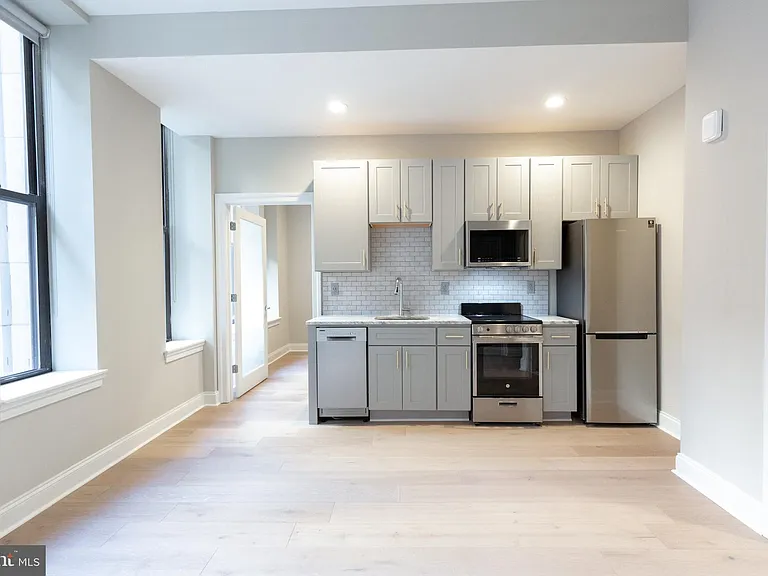 1411-6 Walnut St #211 — Photo 7