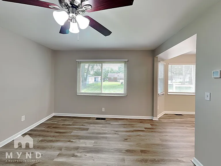83 Woodrow Ave — Photo 4