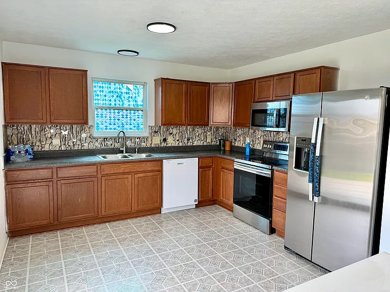652 Loon Ln — Photo 5