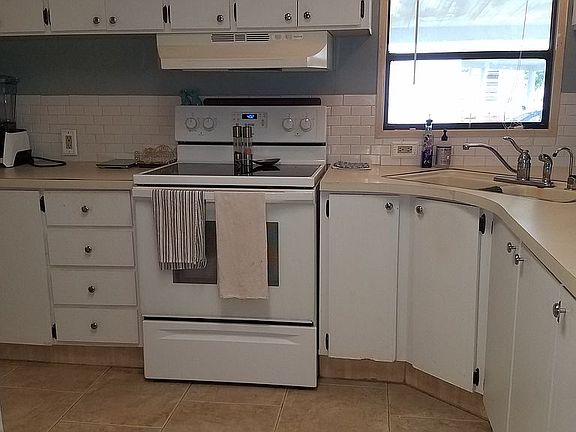 5th image of 19459 Charleston Cir
