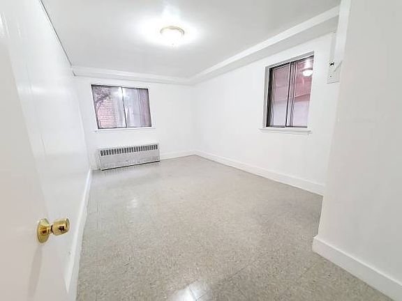 4th image of 1457 Arnow Ave #1C