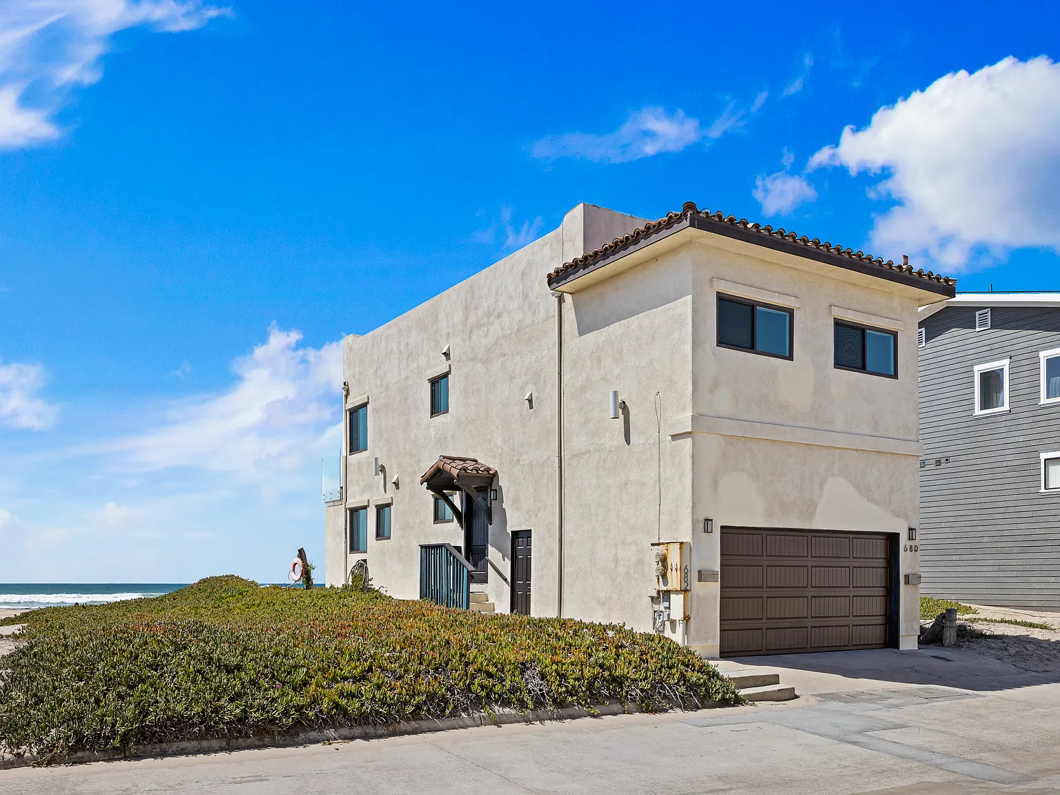 2 bed, 950 sqft, $4,500 — Photo 1