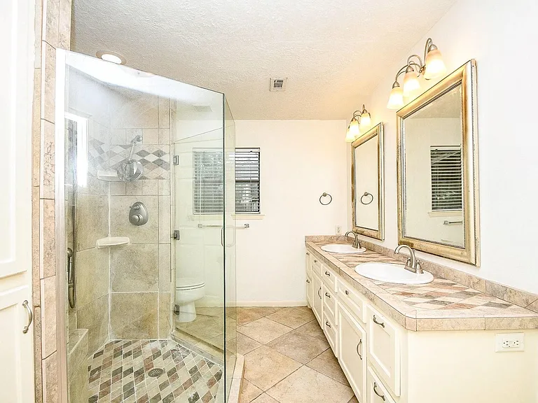 6702 Spring Leaf Dr — Photo 17