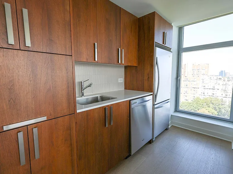 480 Main St #22G — Photo 3