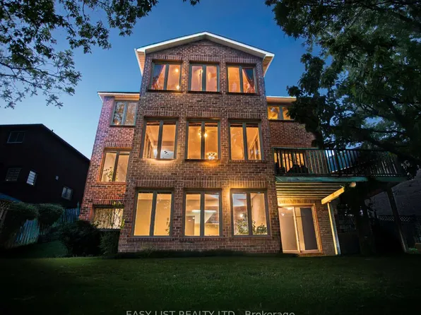 208 Anastasia Ter, Mississauga, ON L5B 3A6