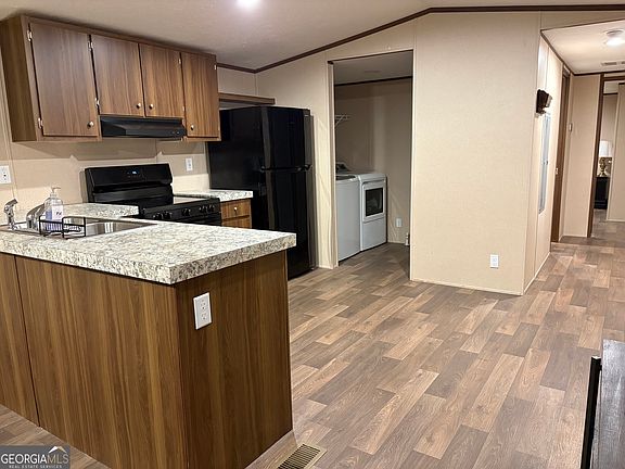 4th image of 24 Robin Ln E