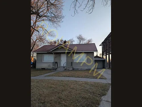 843 Main Ave W Photo 1