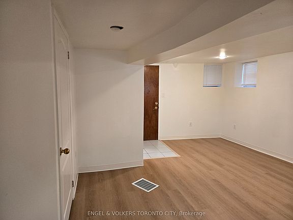 4th image of 2012 Dundas St E #Basement