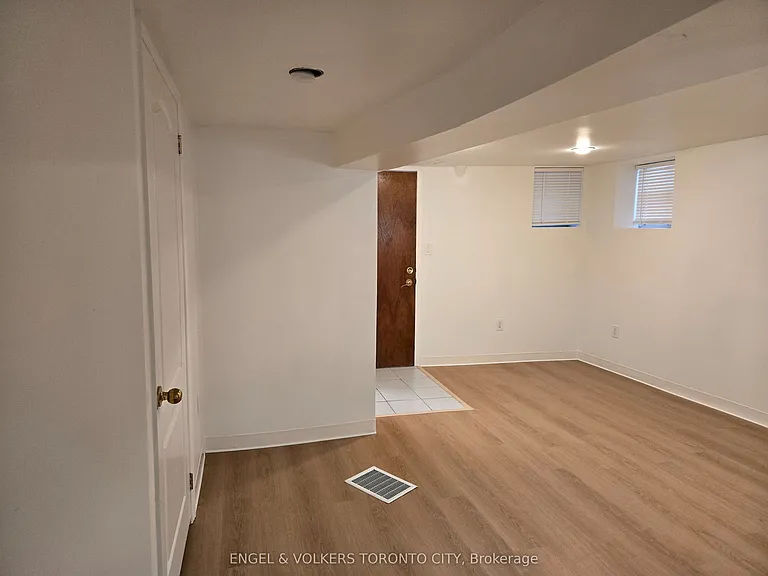2012 Dundas St E #BASEMENT — Photo 4