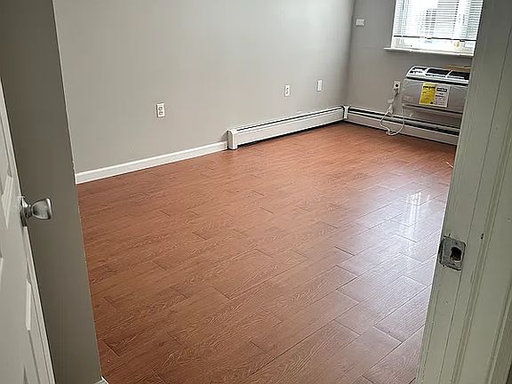 4th image of 167 Beach 95th St #1